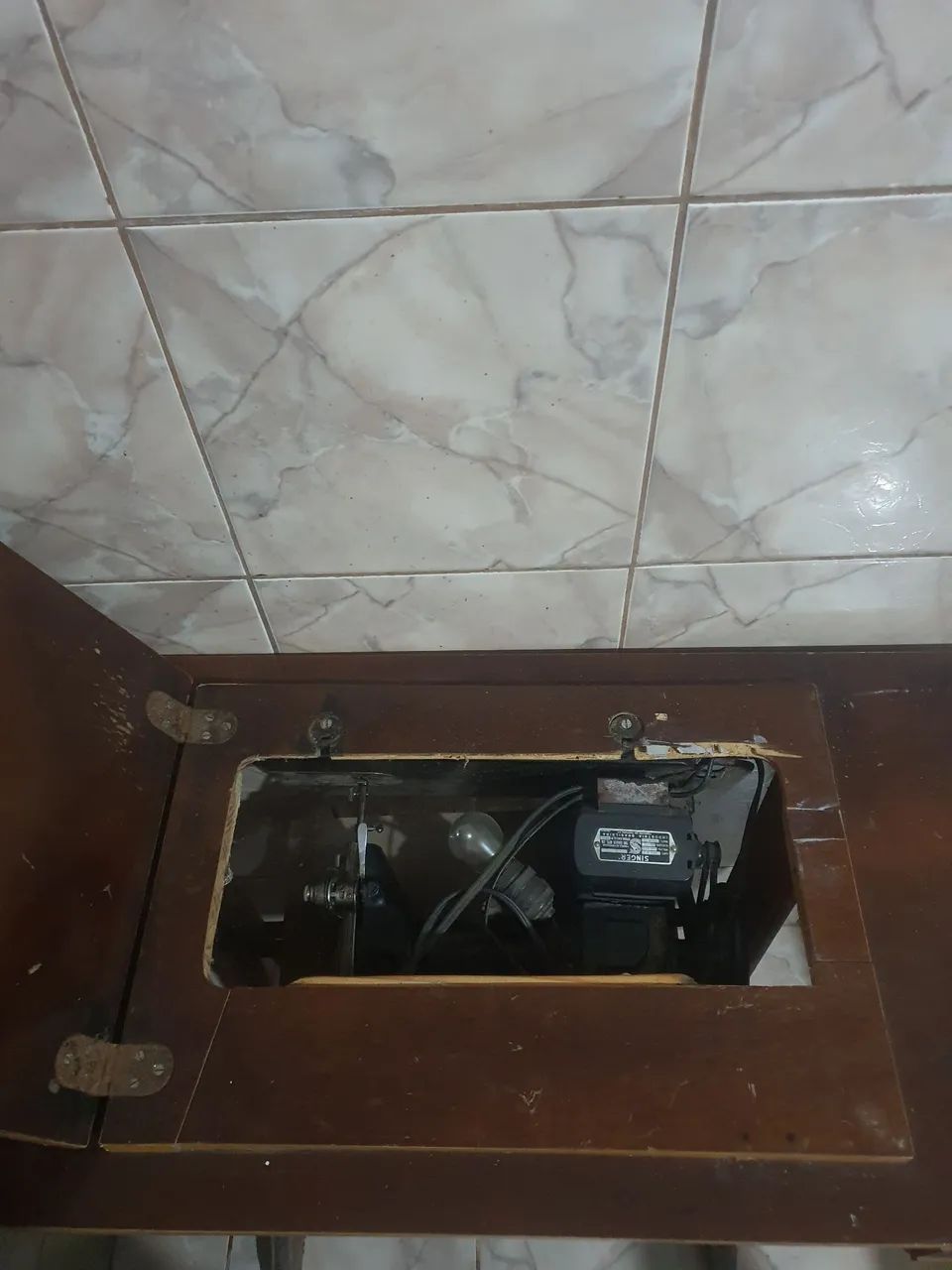 MAQUINA DE COSTURA ANTIGA - Foto 6