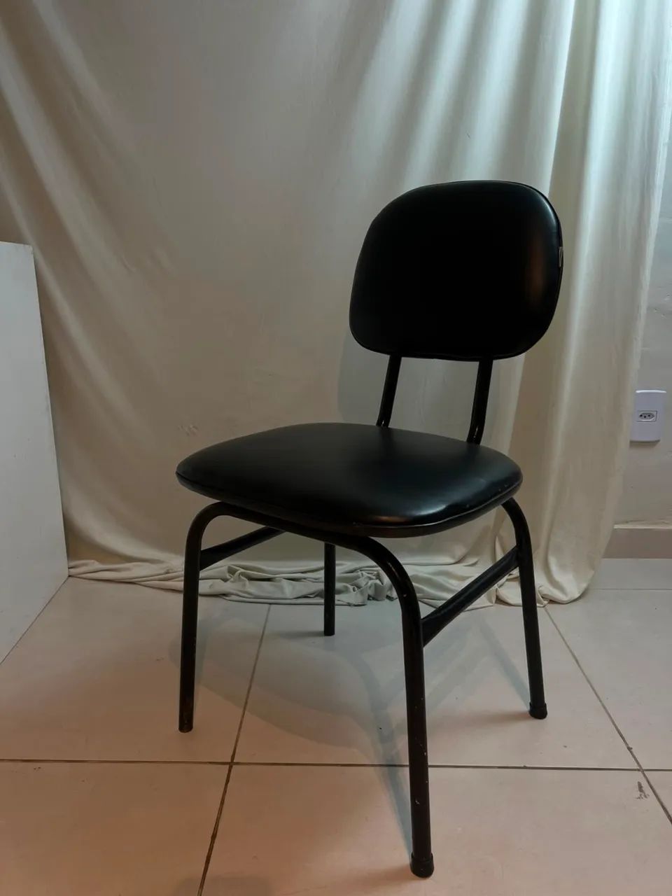 Cadeiras acolchoadas (escritório/sala de aula/espera) - Foto 2