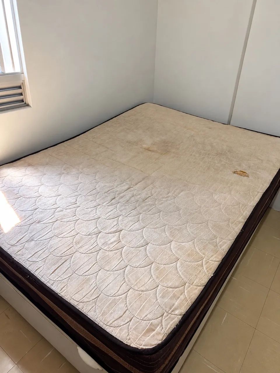 Cama de casal com baú + 2 capas colchão - Foto 2