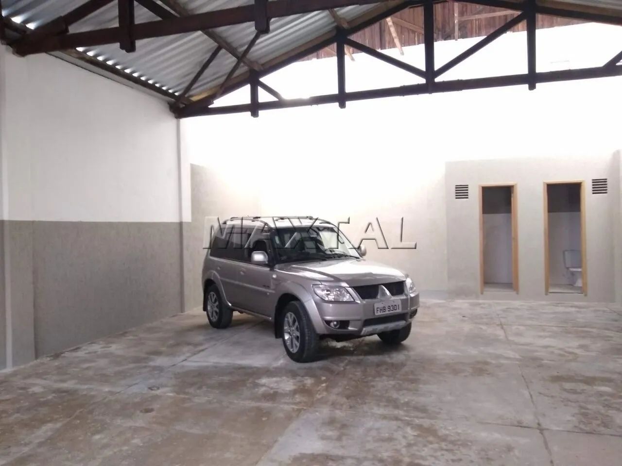 Galpão comercial com 320m², com pé direito de 4 metros, escritório, piso de concreto, 4 ba - Foto 3