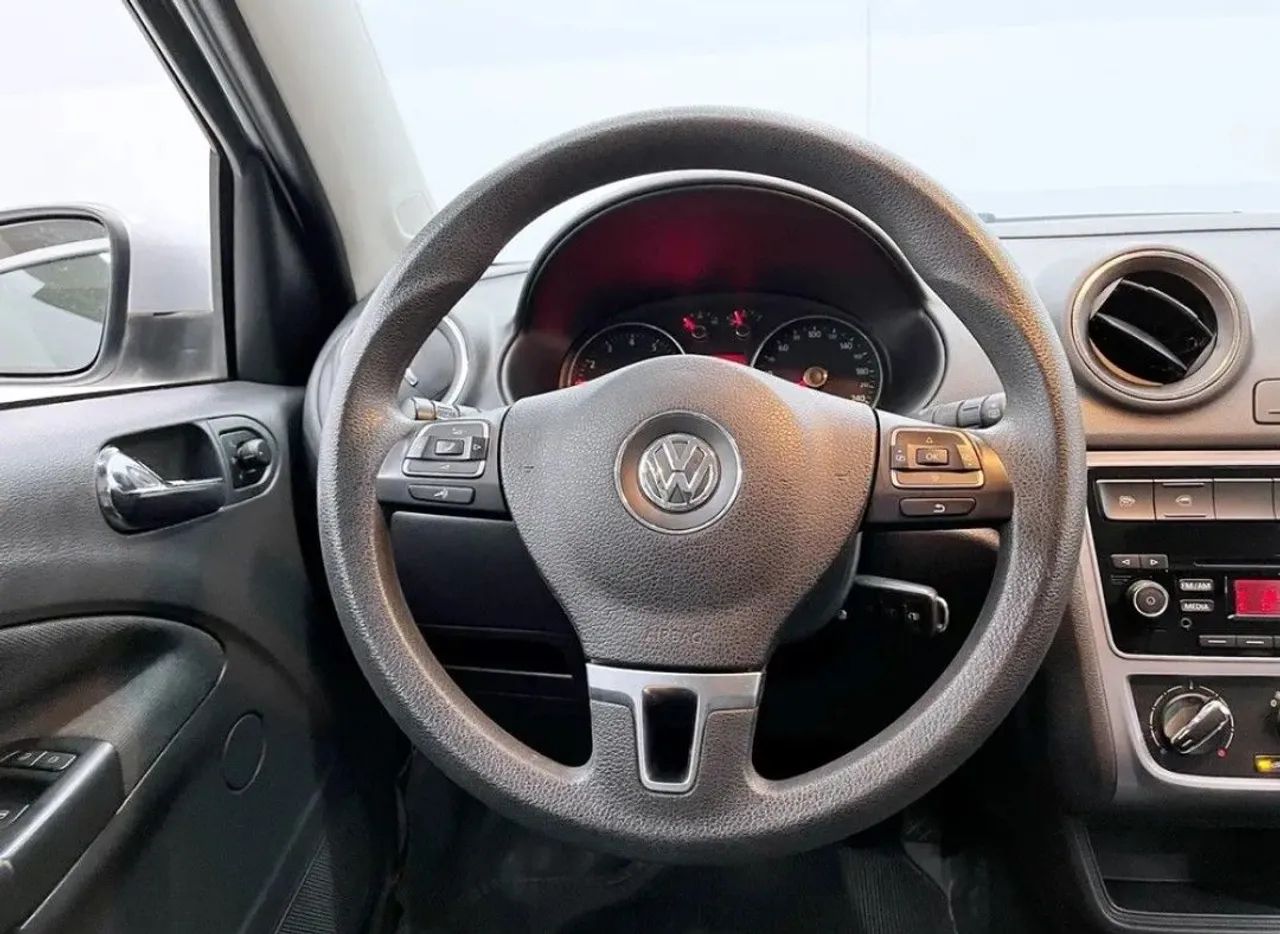 Volkswagen Voyage 2015