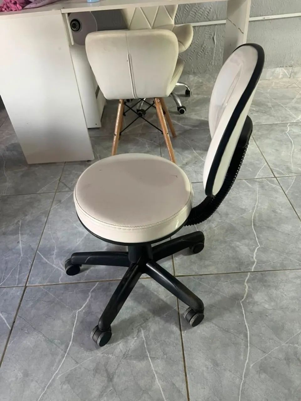 Cadeira mocho giratória com encosto - Foto 3