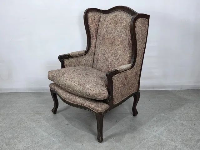 Poltrona Pronvençal em madeira maciça, firme e resistente