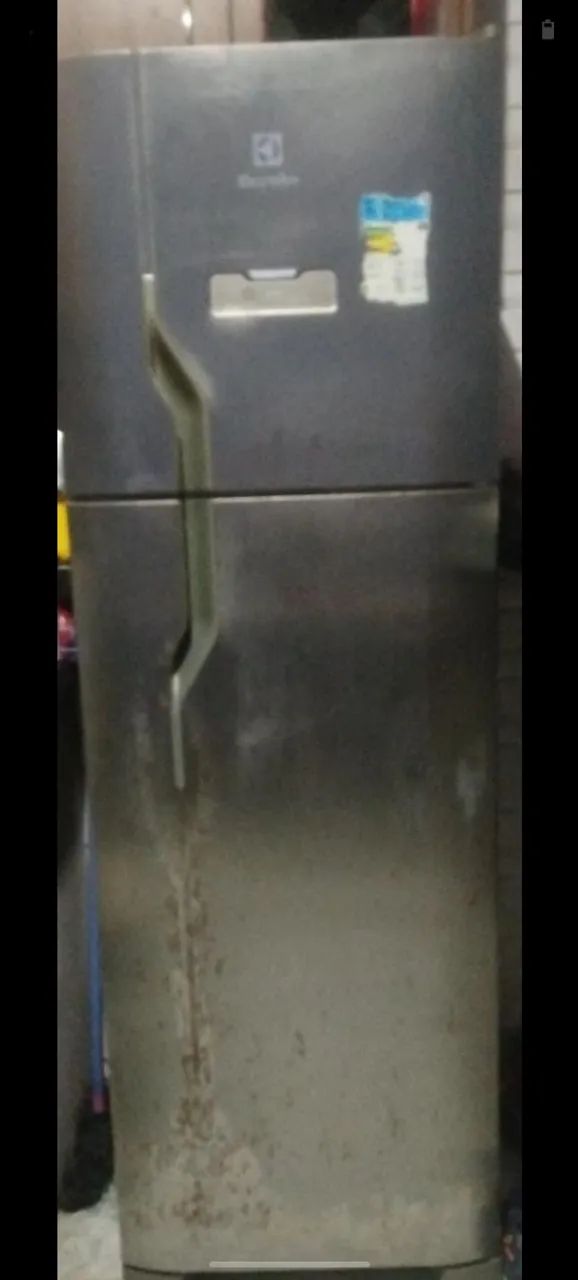 VENDO GELADEIRA ELECTROLUX COM DEFEITO 