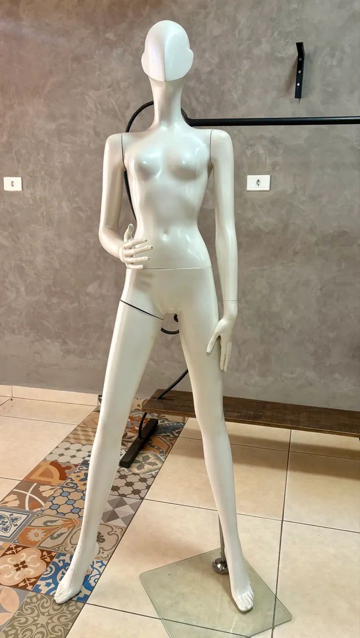 Manequim Feminino - Fibra de Vidro  - Foto 2