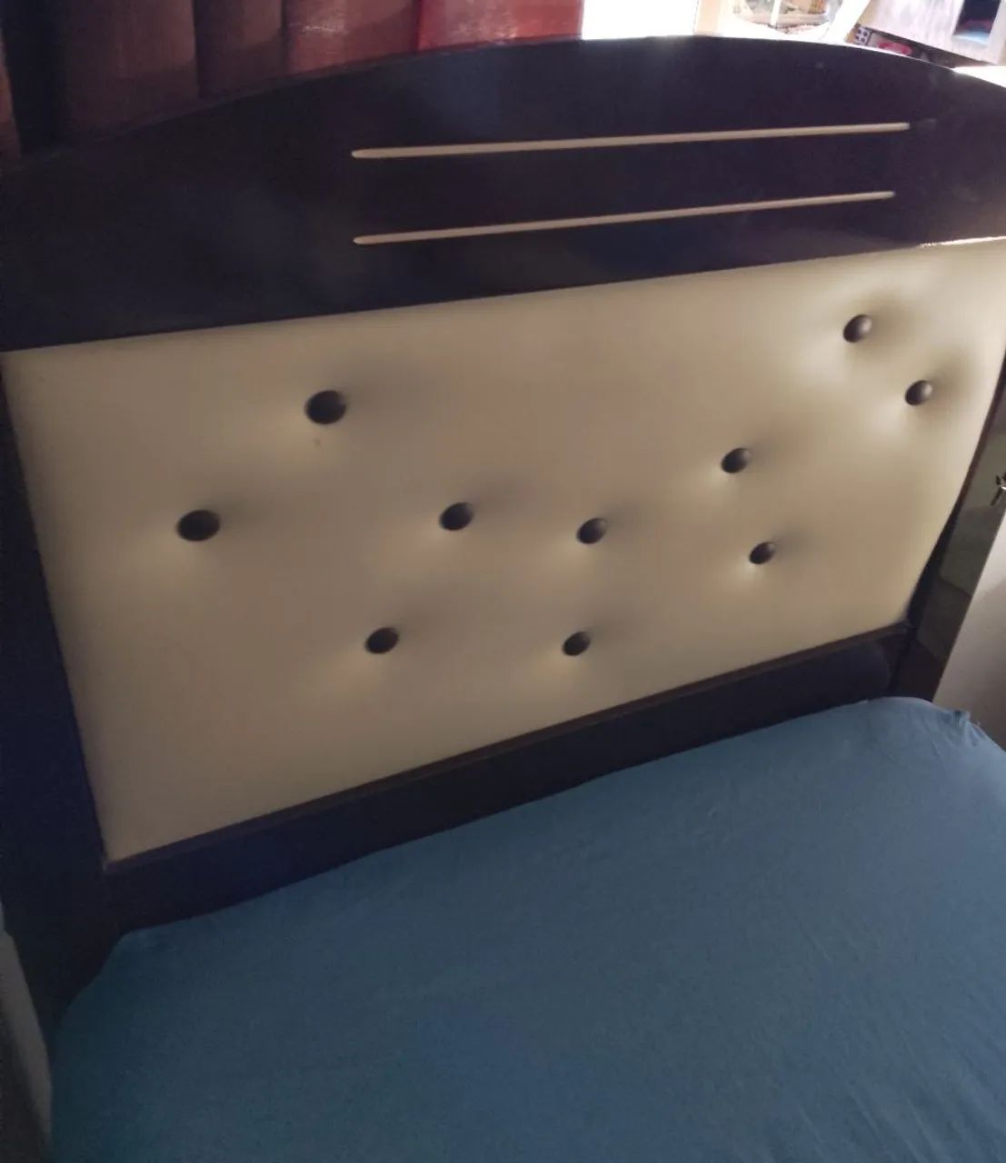 Cama e colchão de solteiro 