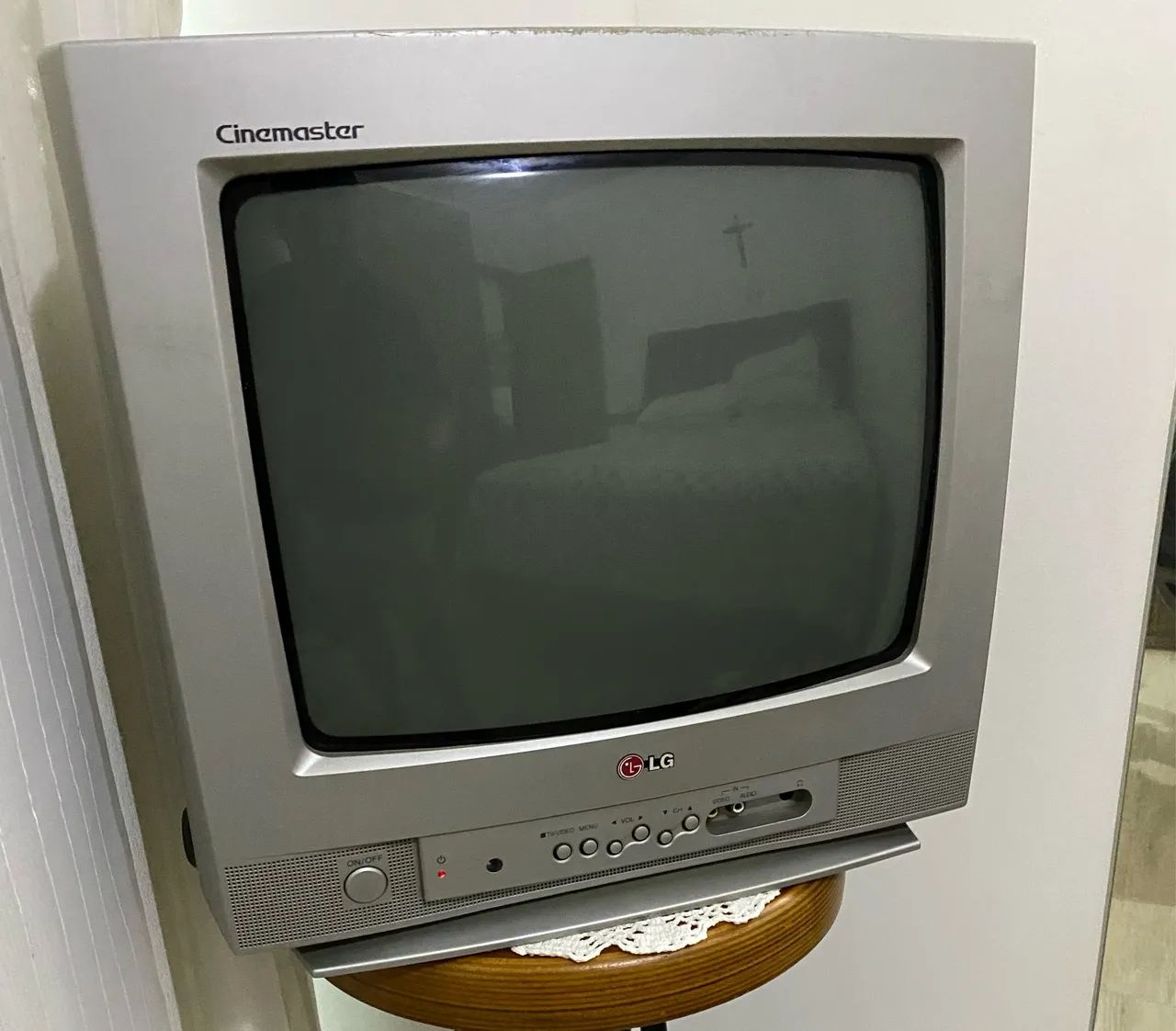 Tv LG 14 PlG. Com uma ótima imagem e som .  - Foto 2