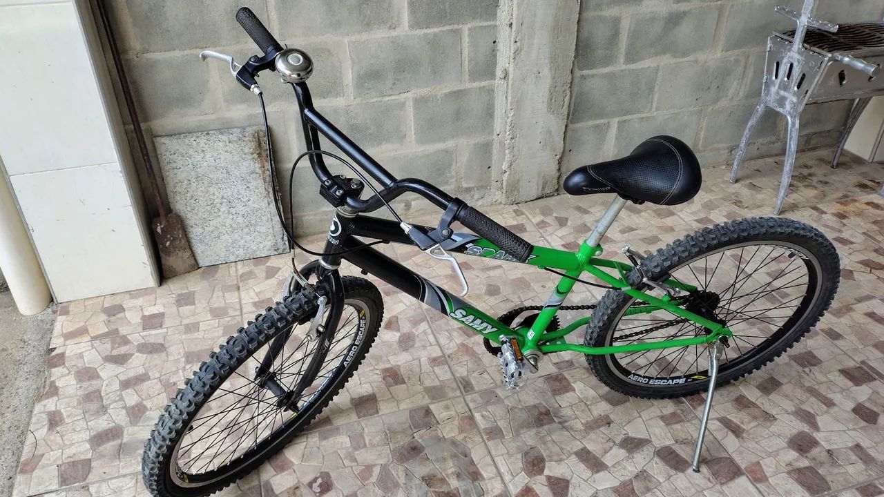 Bicicleta aro 24 semi nova 