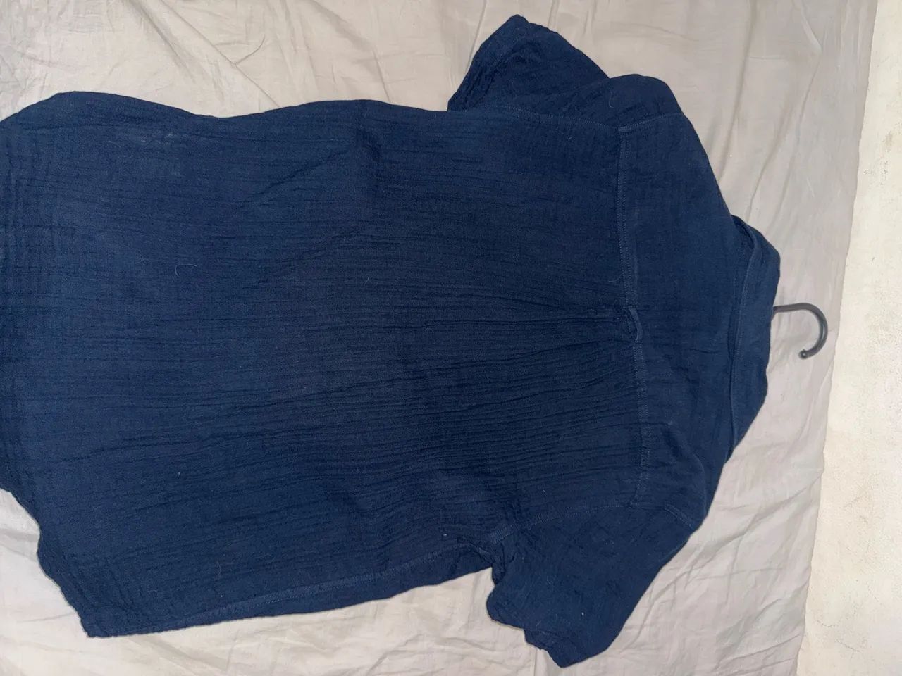 CAMISA AZUL EM ALGODÃO COM TEXTURA PLISSADA - Foto 2