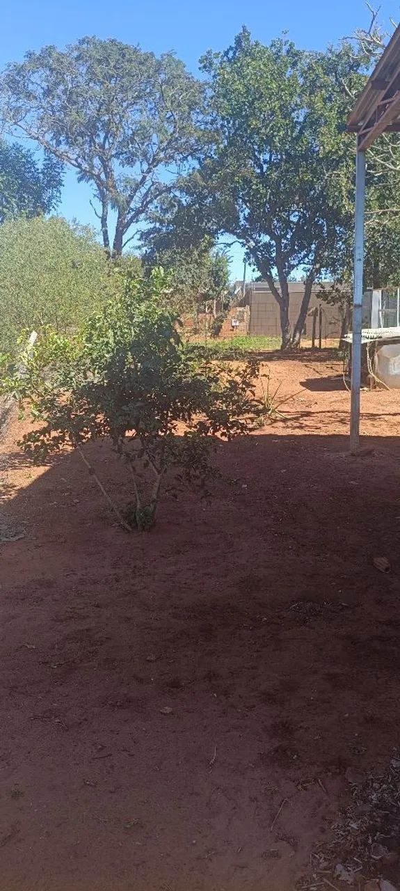 Terreno com casa de esquina com barracão - Foto 2