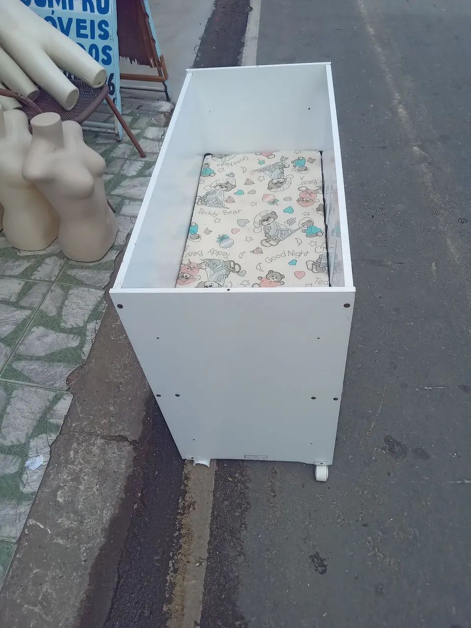 Vendo berço com colchão 
