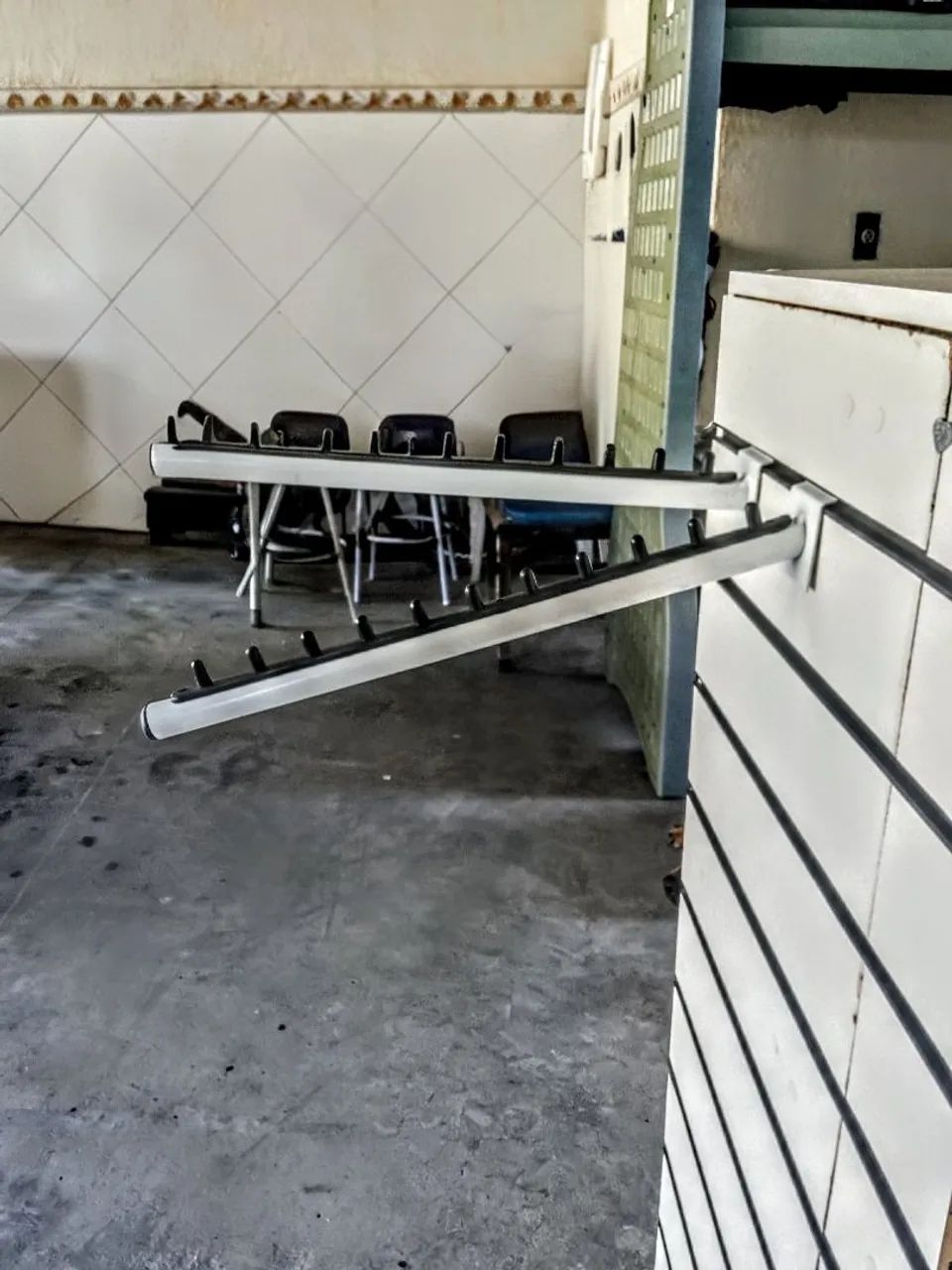 Arara de cabide para painel canaletado  - Foto 3