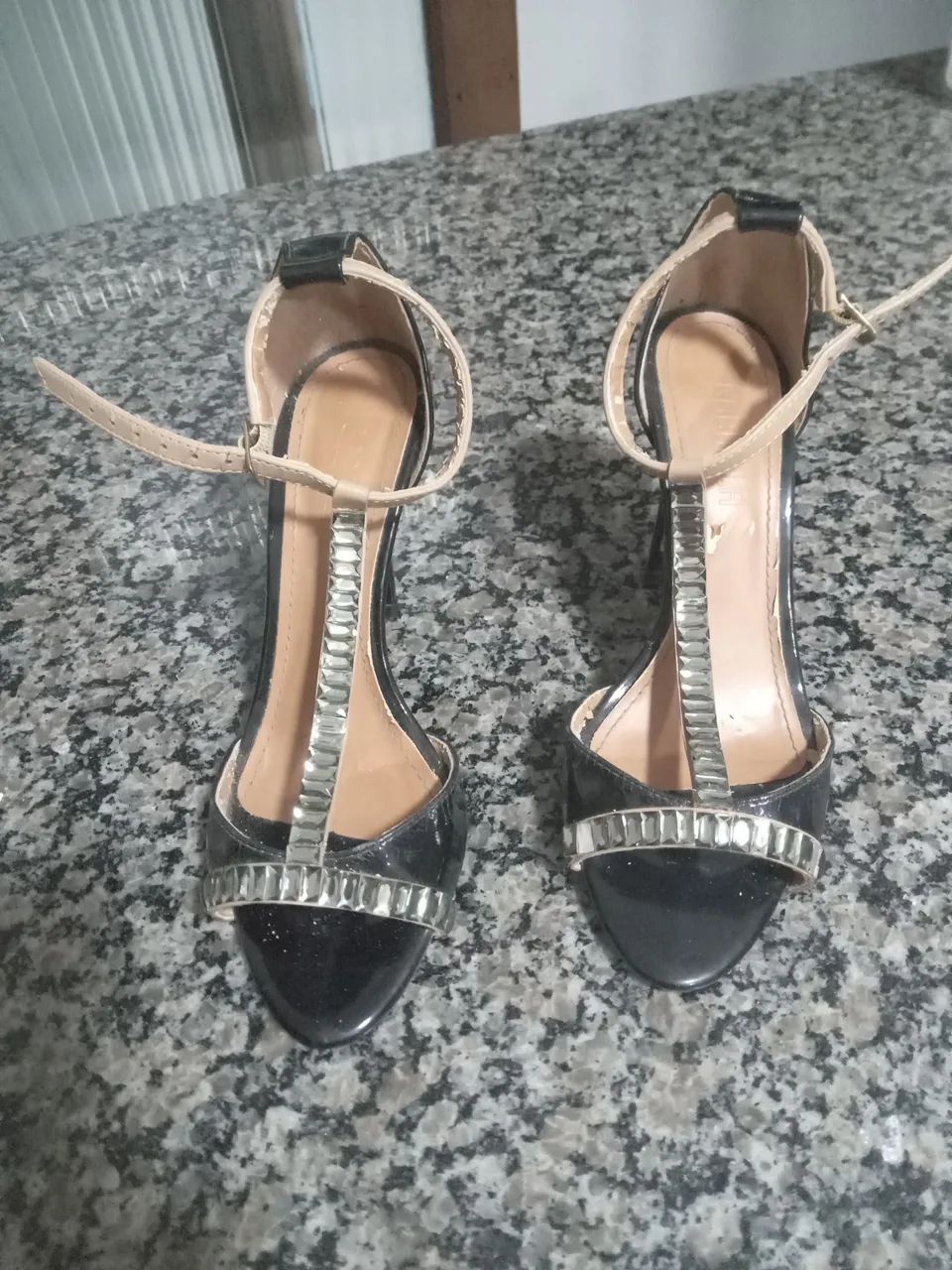 Vestidos e sandália 