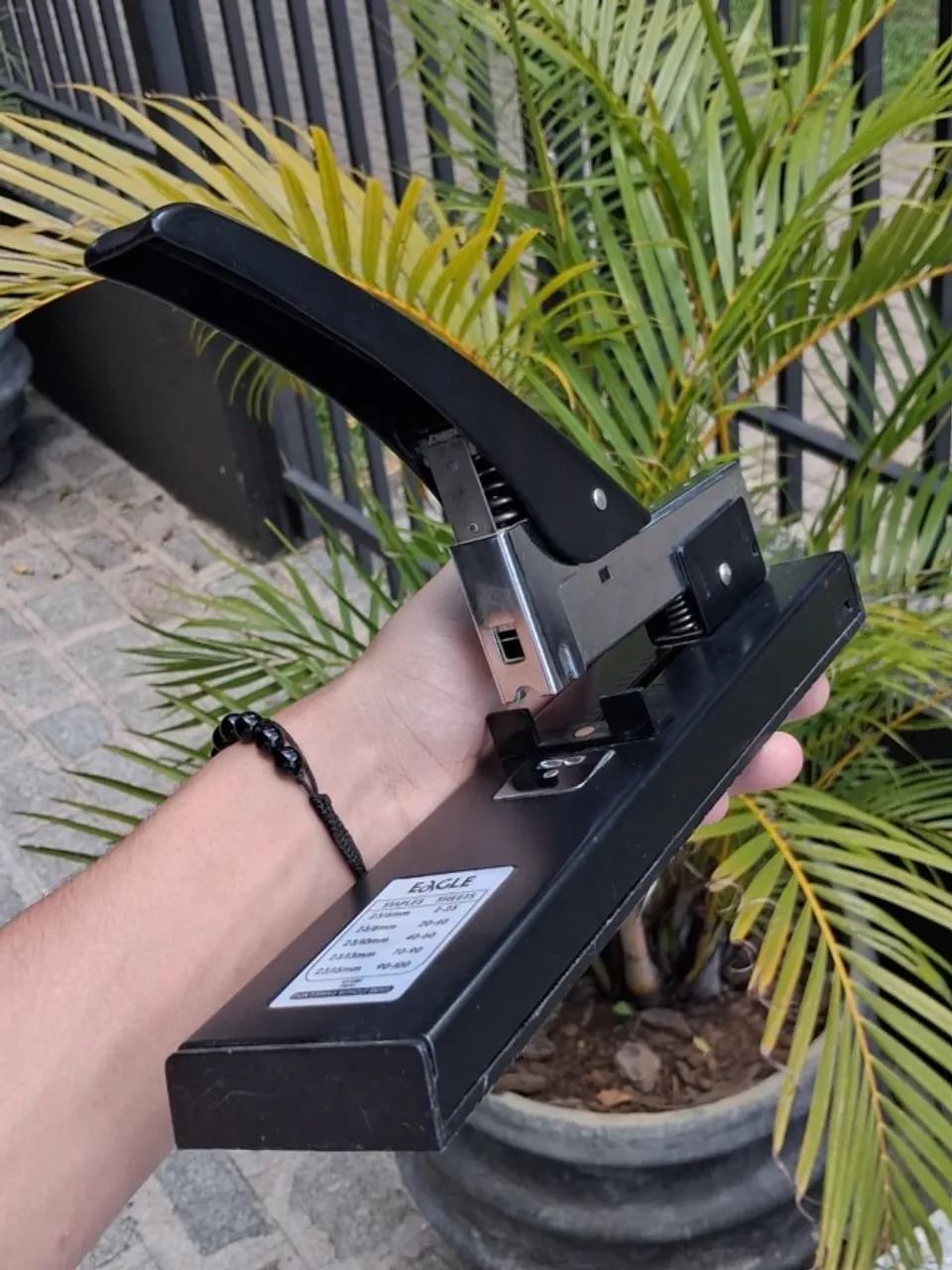 Grampeador profissional Eagle 938 para até 100 folhas. - Foto 2