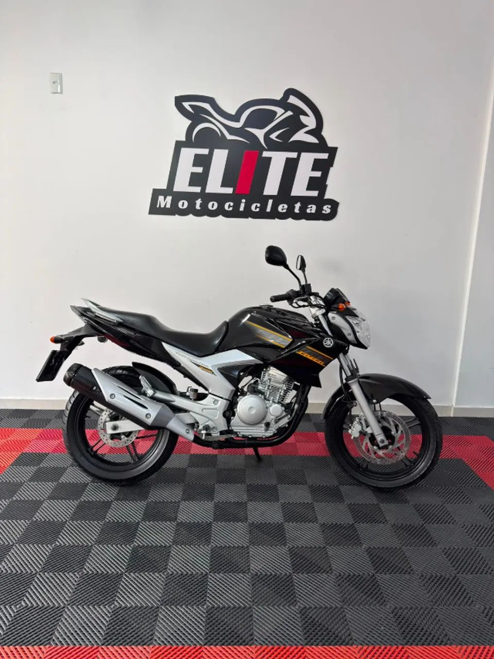 FAZER YS 250 2011 PRETA 