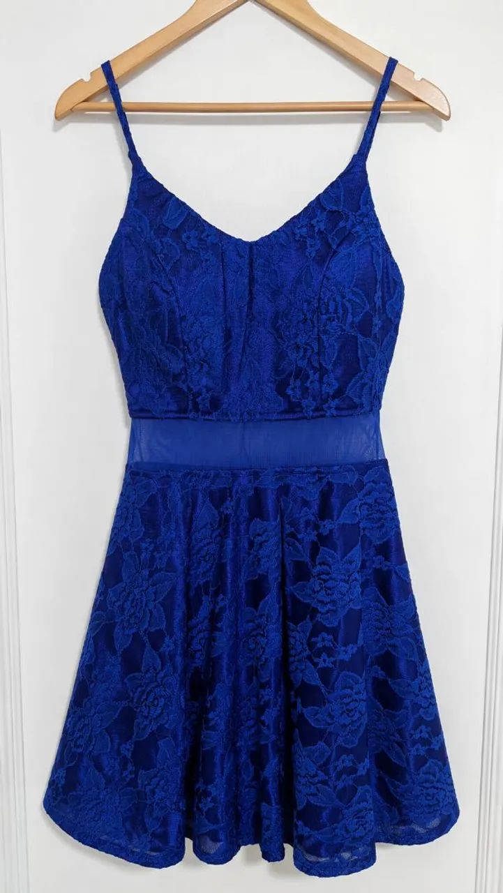 Vestido Azul em Renda