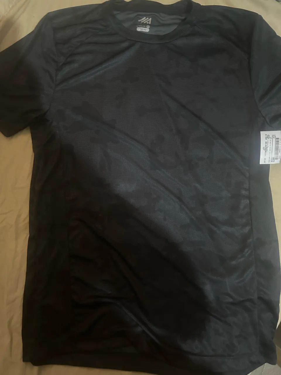 camiseta preta camuflada, Nova. Nunca usada. - Foto 4