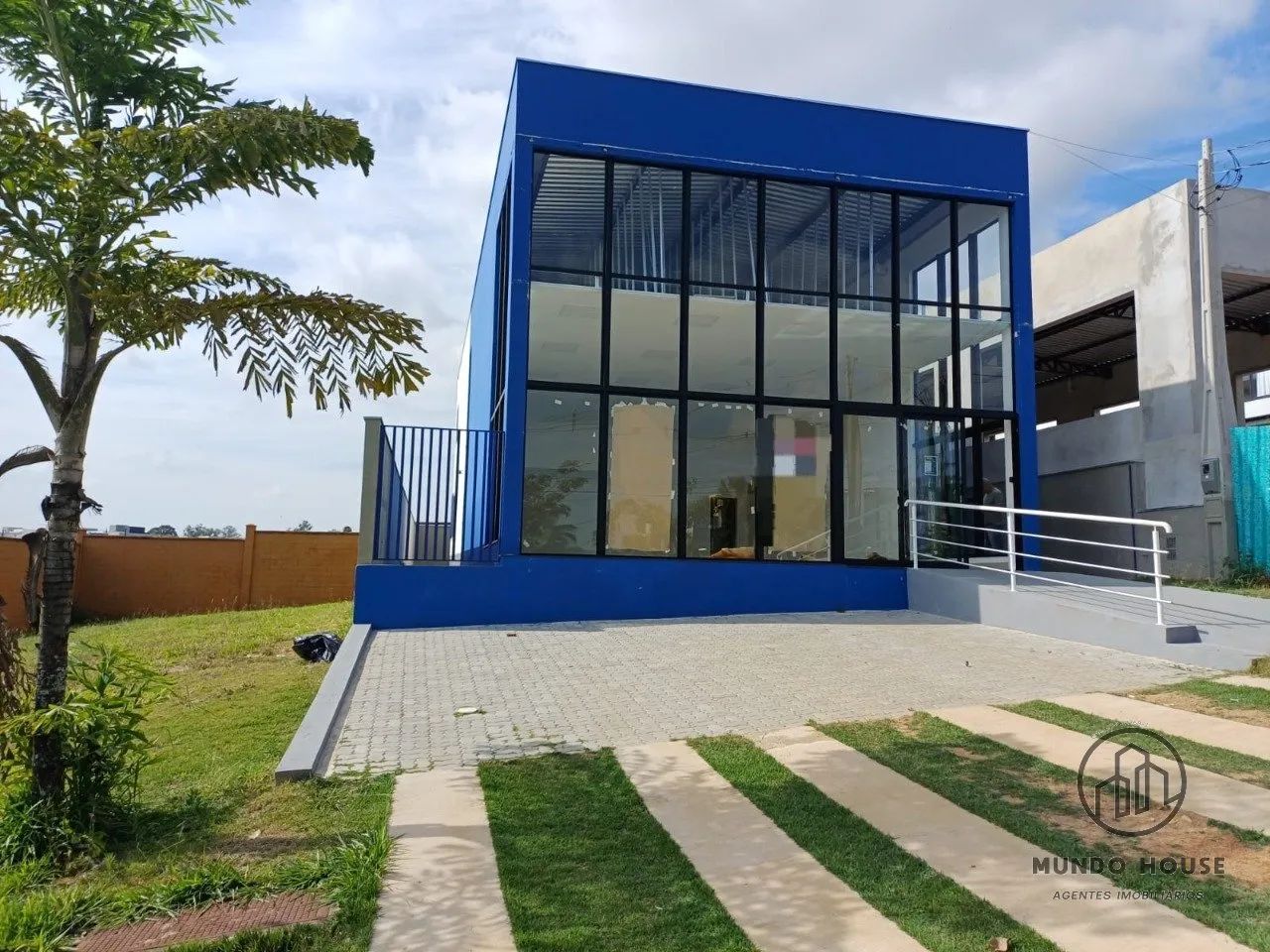 Imóvel Comercial em Alphaville 1 - Alta Visibilidade e Localização Premium