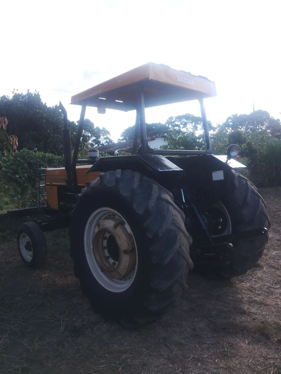 Trator Valtra  - Foto 2