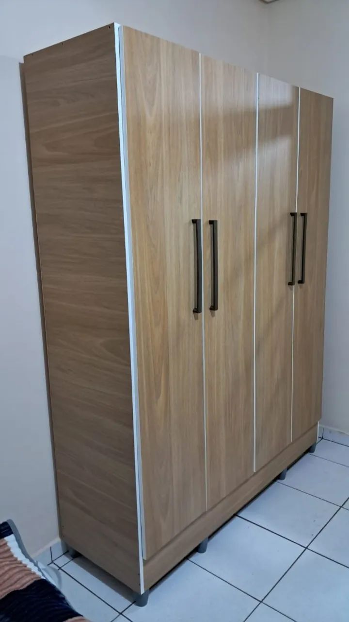 Guarda-roupas 4 portas