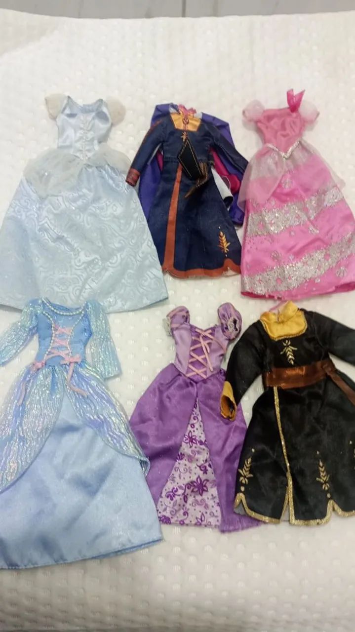 Lote com 18 vestidos Barbie princesa  - Foto 5