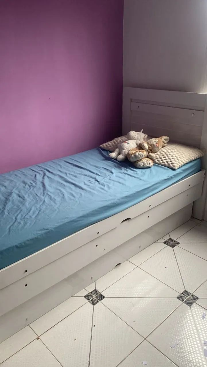 Vendo cama de solteiro com colchão 