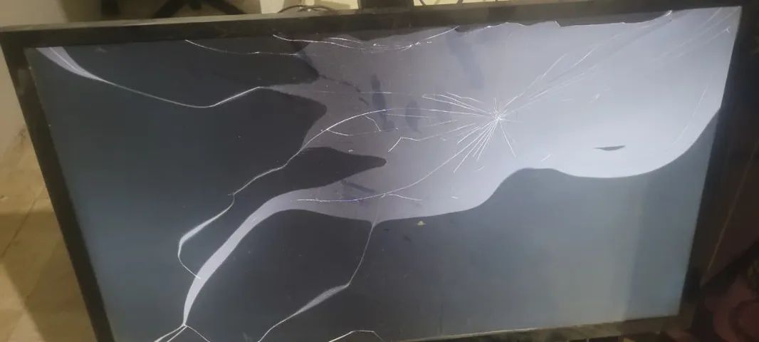 TV de 65 da Semp TCL 65P65US e uma Samsung 32 com defeito no display - Foto 4