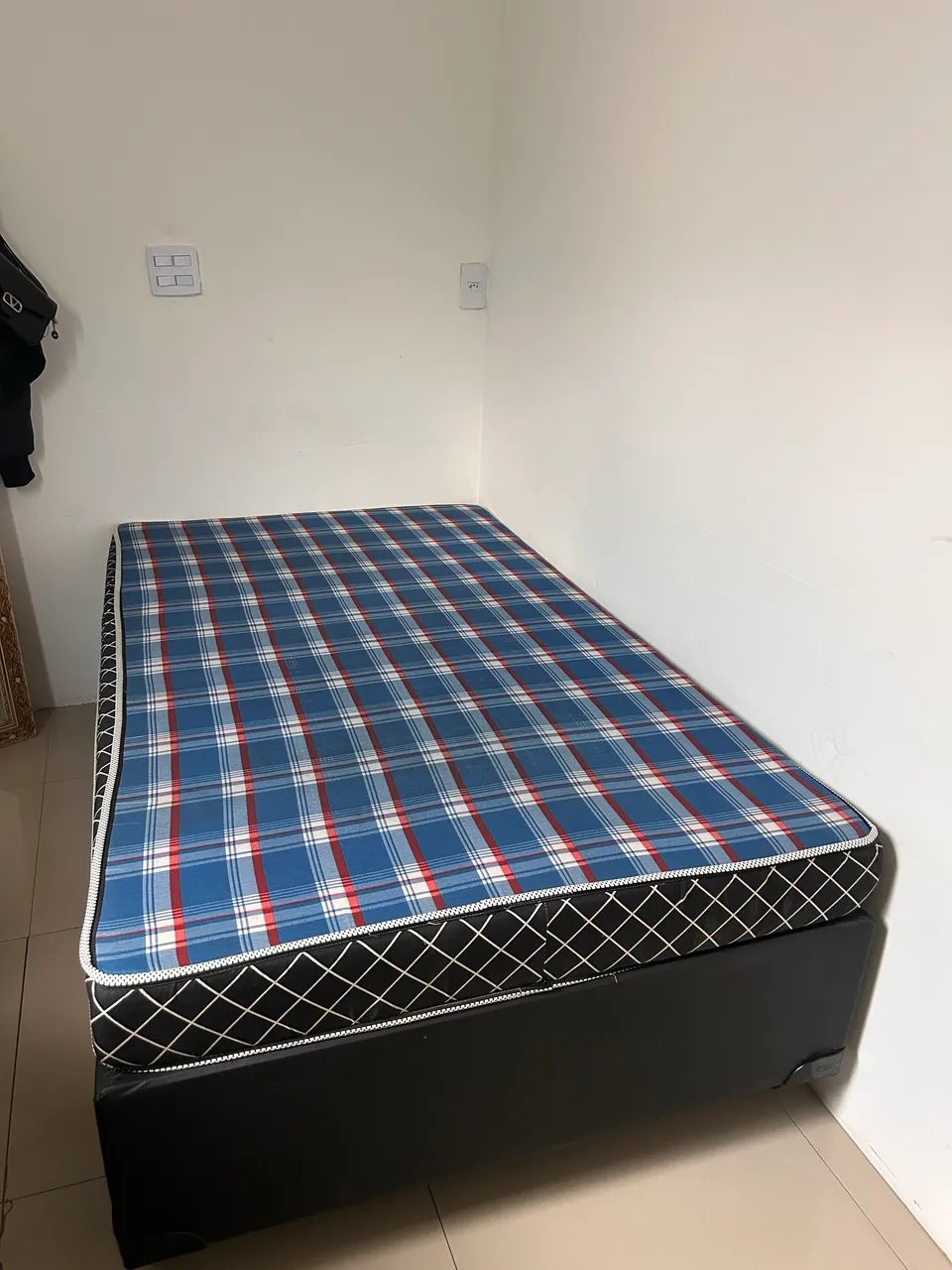 Vendo Cama Box Solteirão 