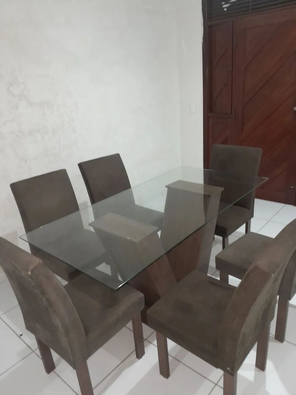Mesa de jantar - tampo de vidro com 06 cadeiras