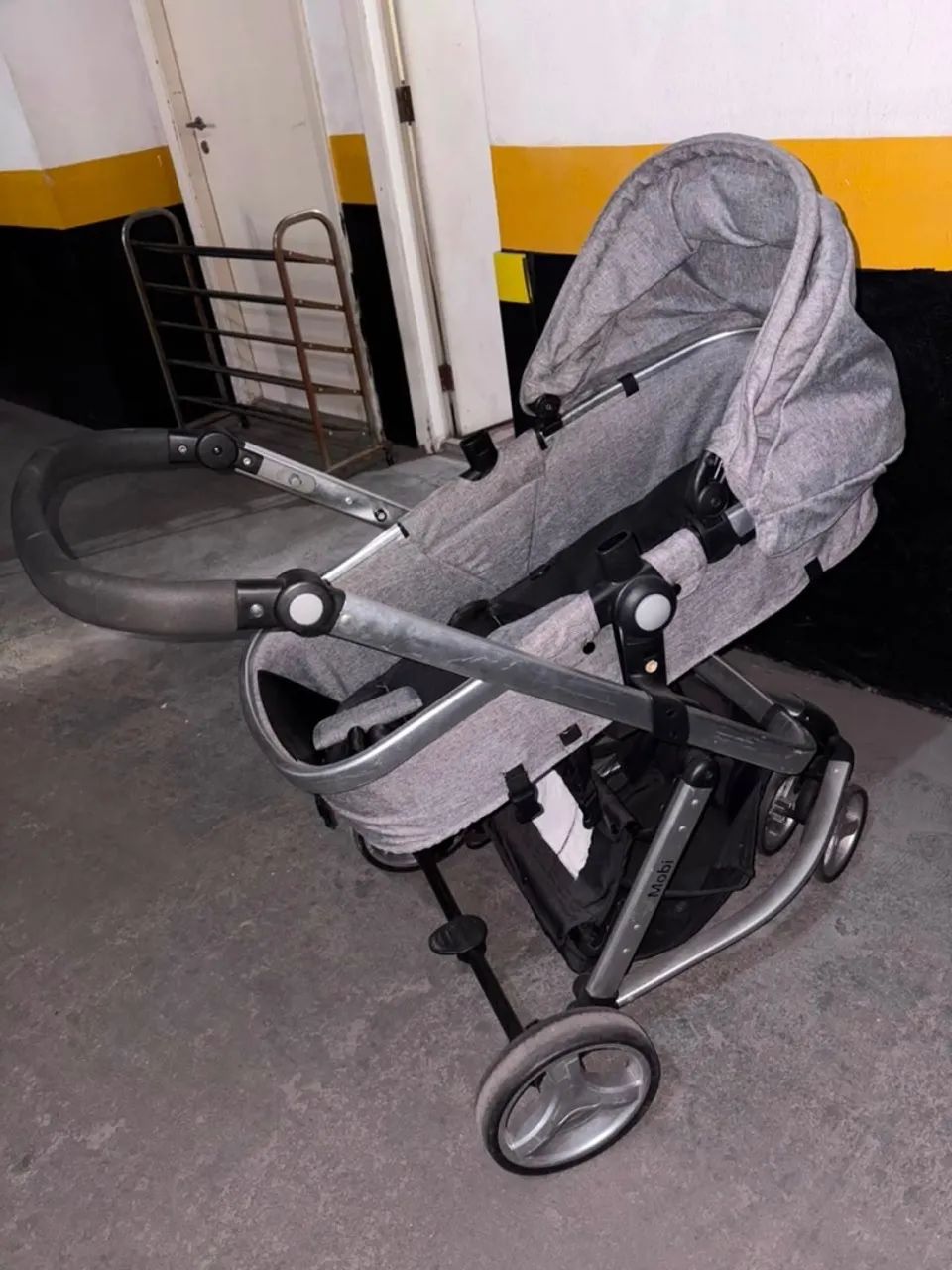 Carrinho de Bebê + moisés e bebe conforto