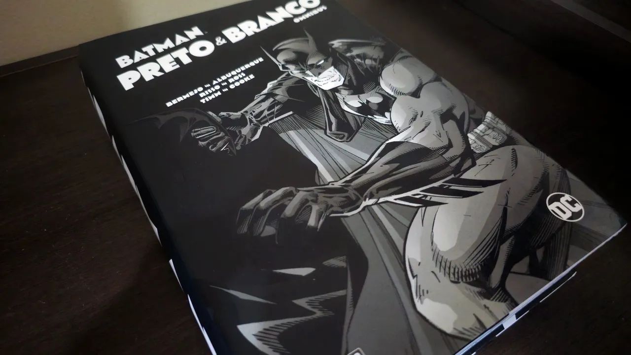 Batman Preto e Branco Omnibus - DC Comics - HQ Panini - Foto 2