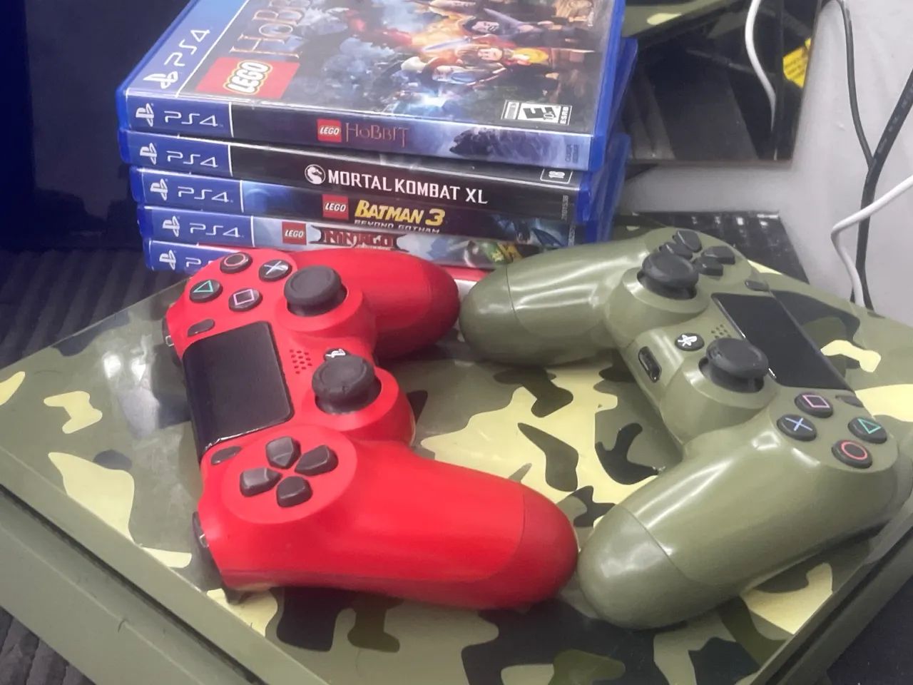 Ps4 1t DOIS controles + 6 jogos - Peças e Acessórios de Vídeo Game
