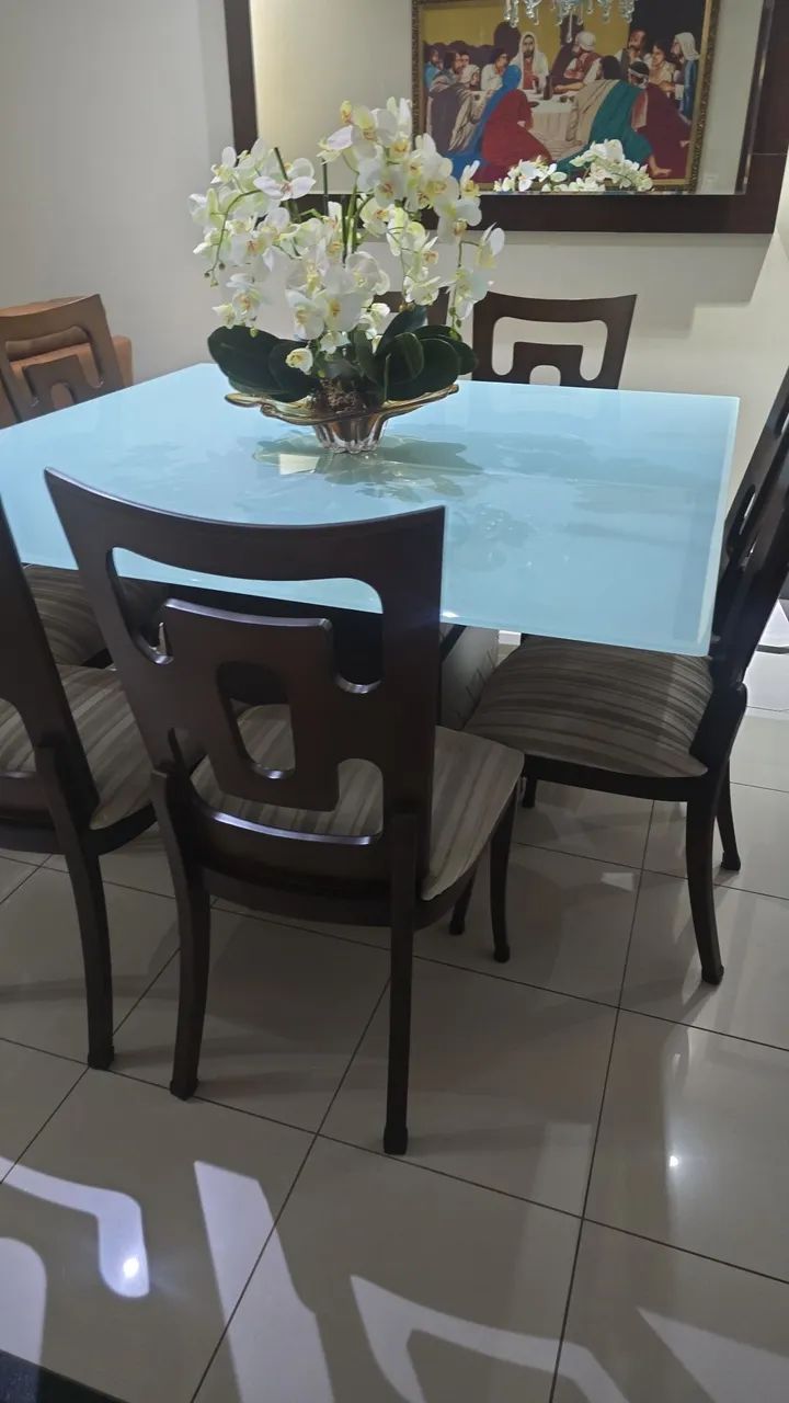 Mesa de vidro de 8 lugares