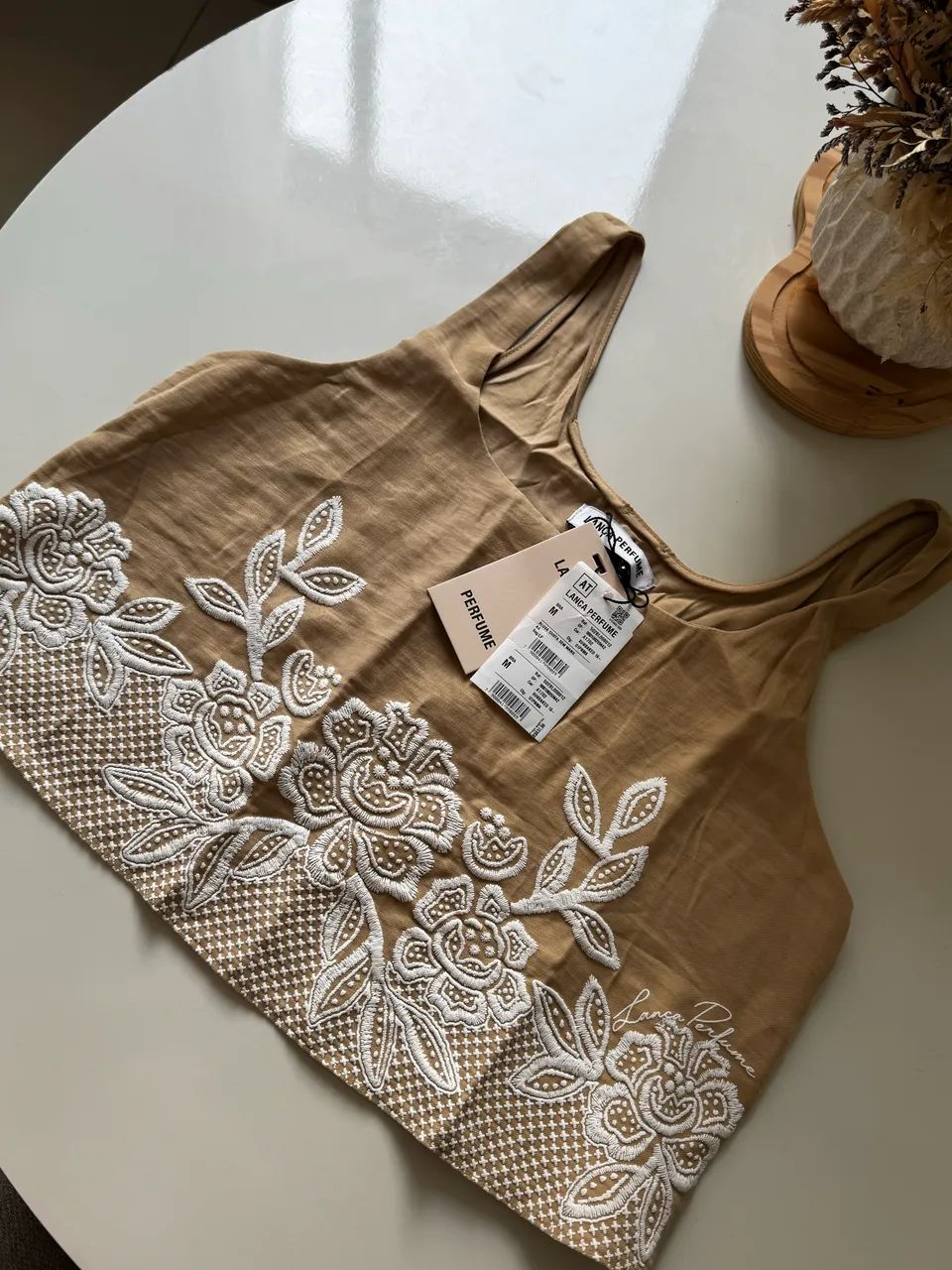 Blusa lança perfume bege M  - Foto 2