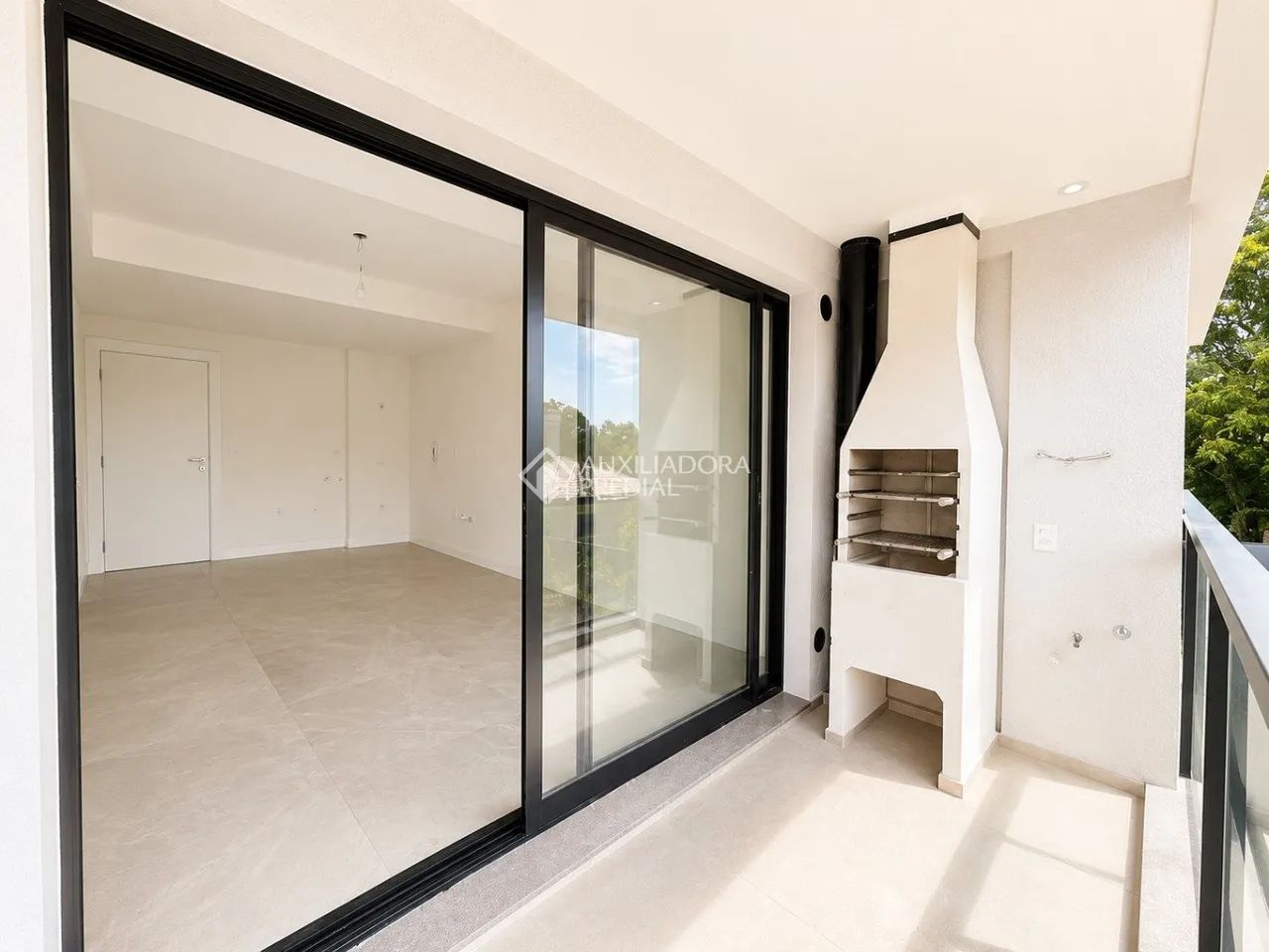 Apartamento com sacada no Porto da Lagoa. - Foto 3