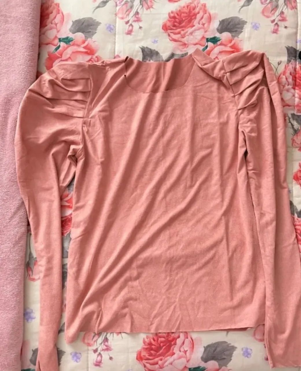 Blusa manga longa rosa de veludo
