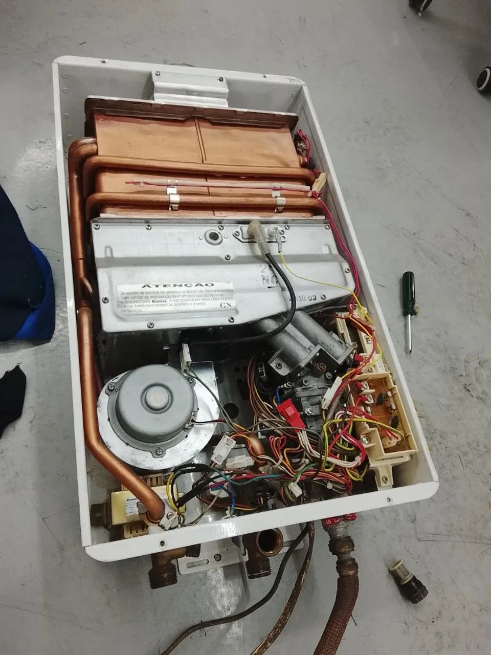 Manutenção de aquecedor a gás 