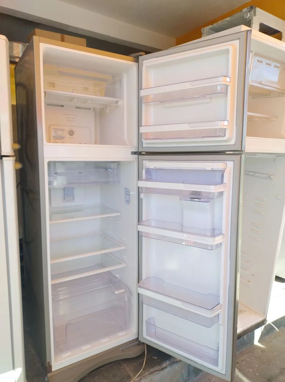 Geladeira Eletrolux inox 380 litros funcionando perfeitamente  - Foto 2