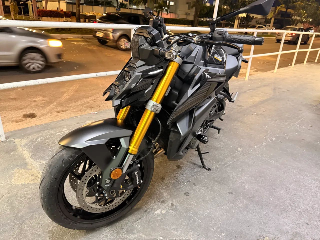 SUZUKI GSX-S1000