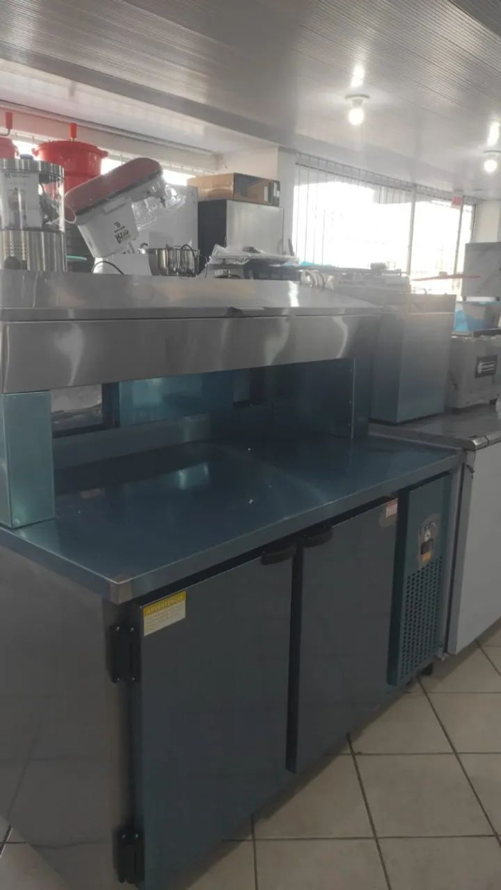 Bh Balcão refrigerado com condimentadora Kofisa 1,35M