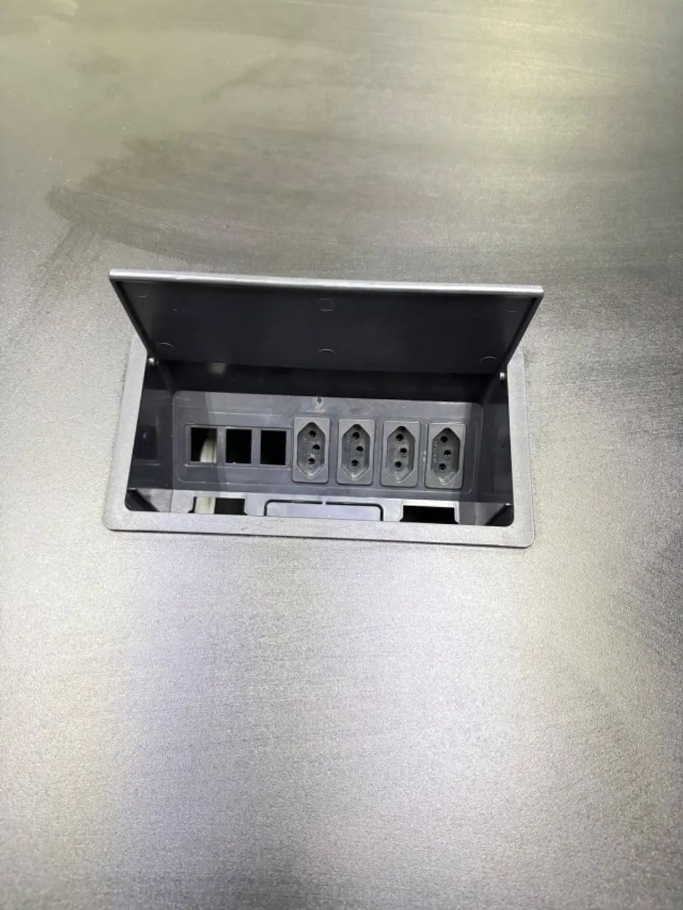 Mesa de reunião / trabalho com tomada - Foto 4