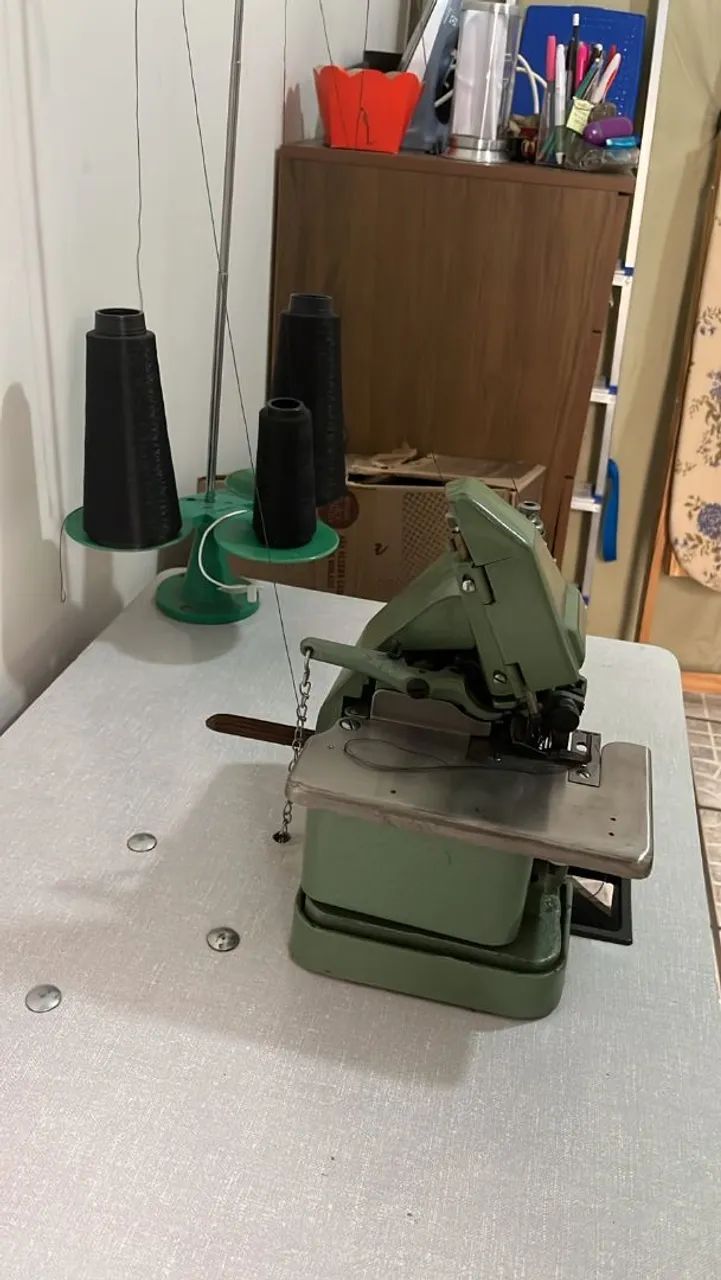 Máquina overlock singer - Foto 3