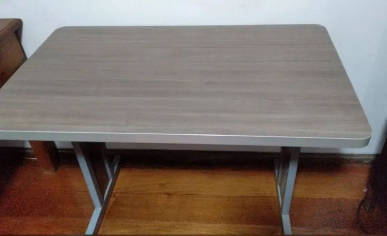 Mesa de trabalho430234258092871680