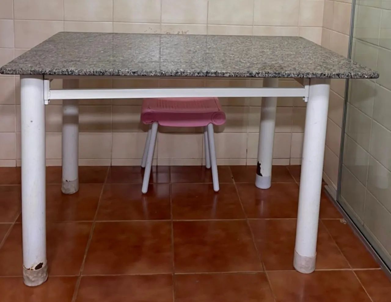 Mesa - pés de ferro, Tampo em granito  - Foto 4