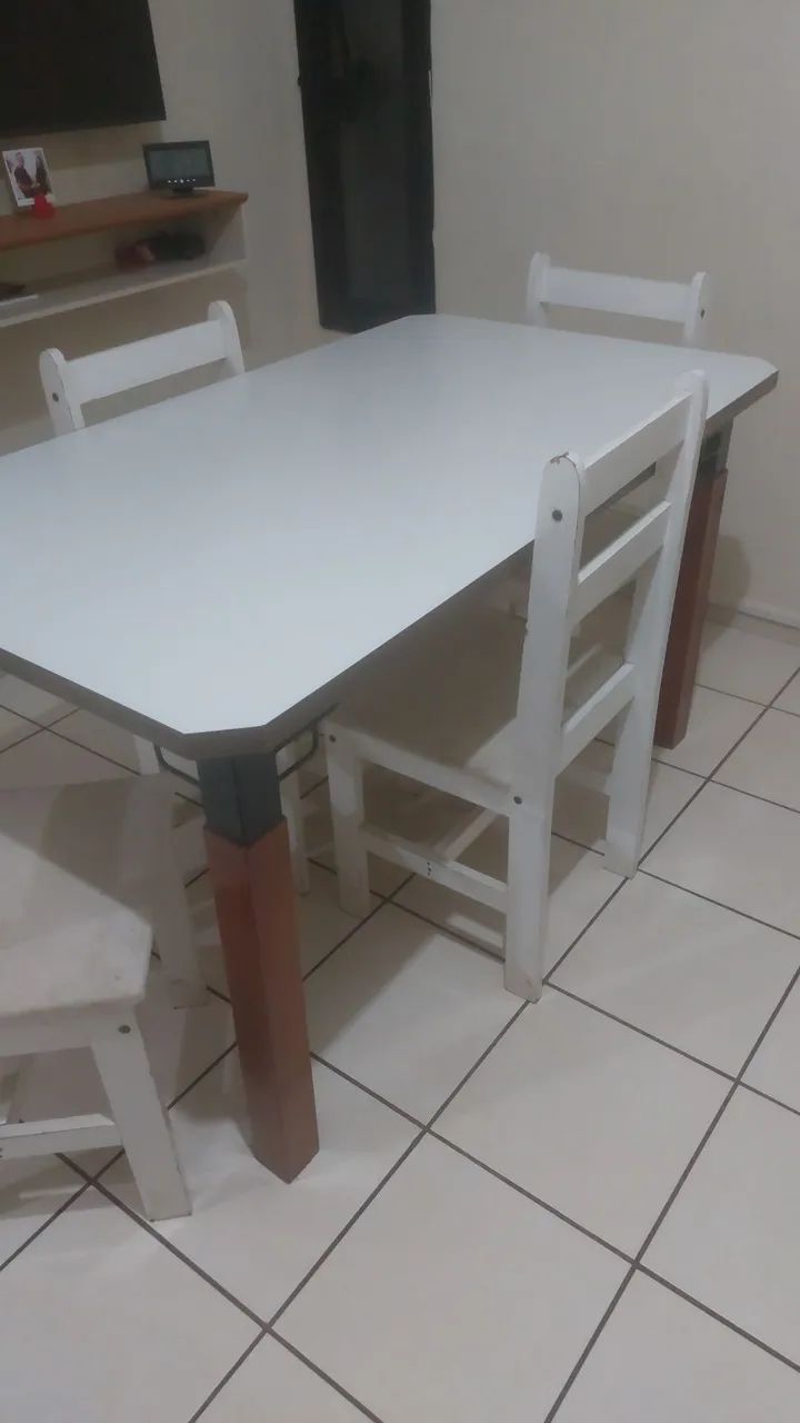 Mesa com 04 cadeiras - Foto 2