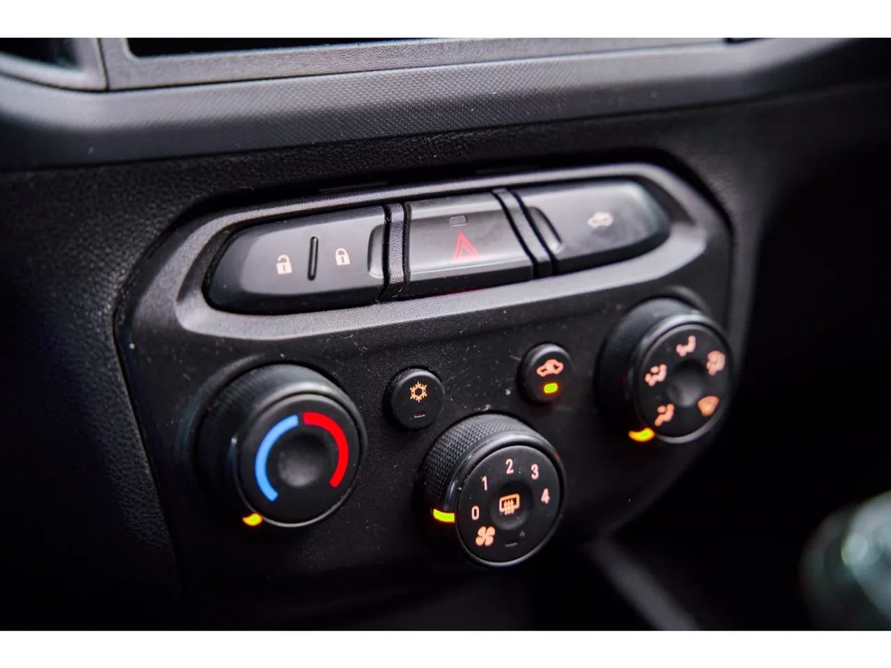 Chevrolet JOY Plus Black Ed.1.0 8V 4p Flex Mec., foto 8 de 20
