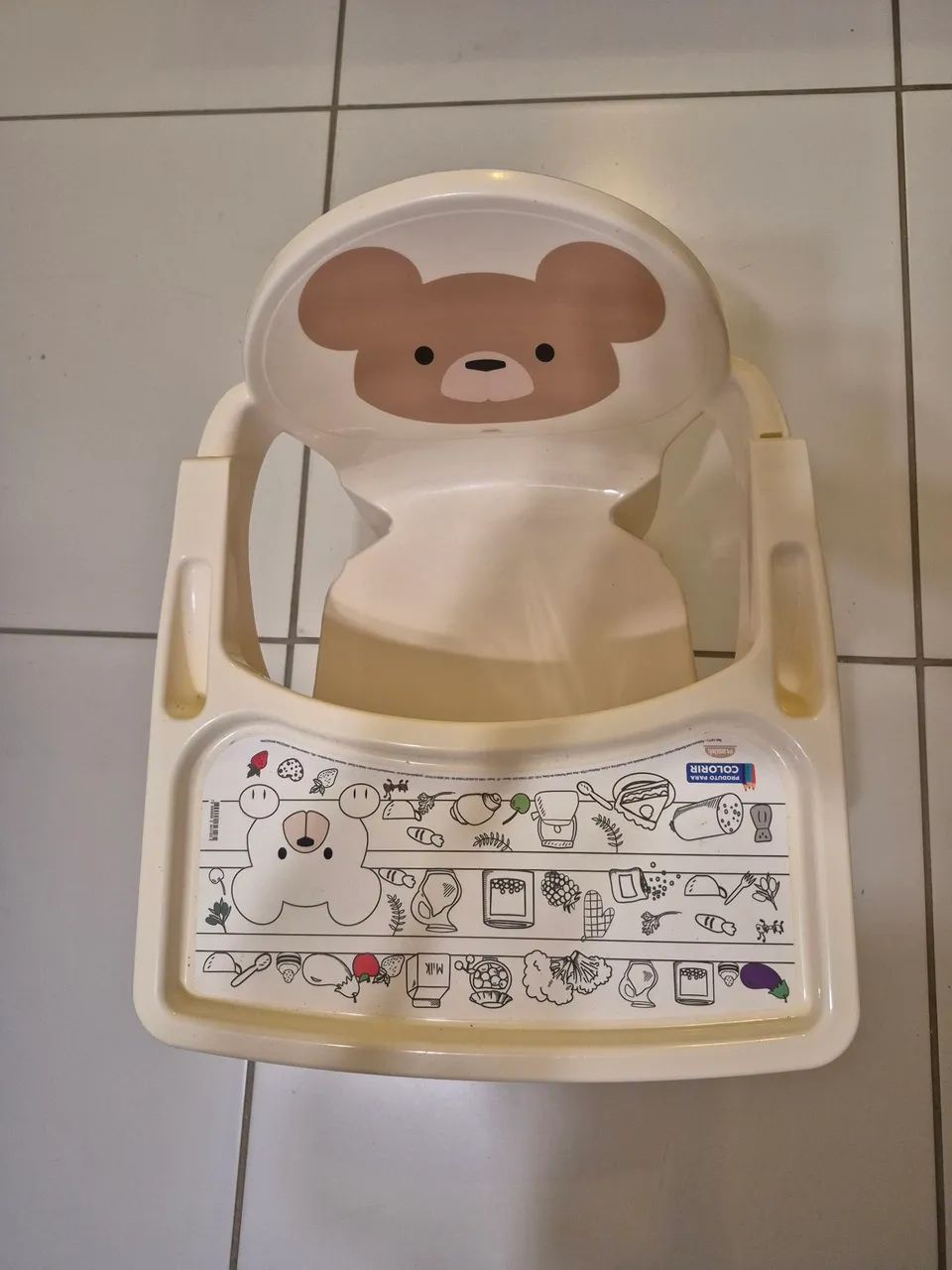 Cadeira para almoço de criança. 