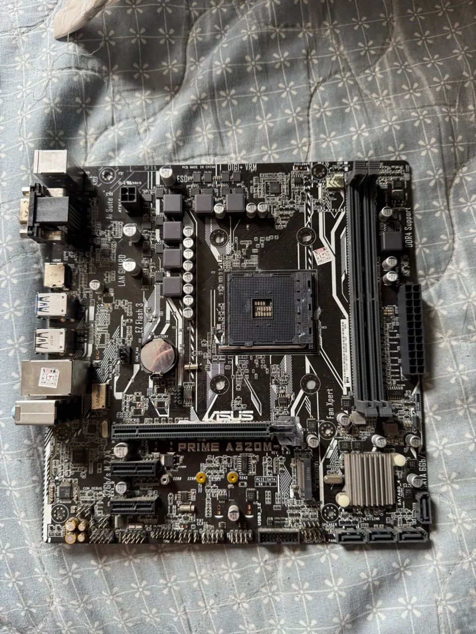 Placa mãe A320M Asus - com defeito