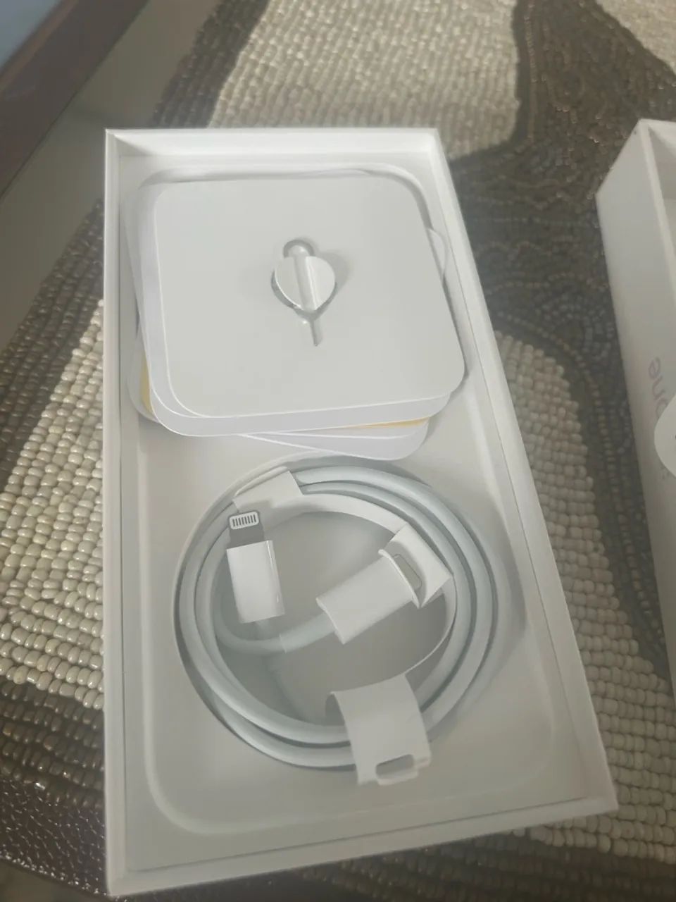 iPhone 14 roxo 257GB - com caixa e cabo original. - Celulares e