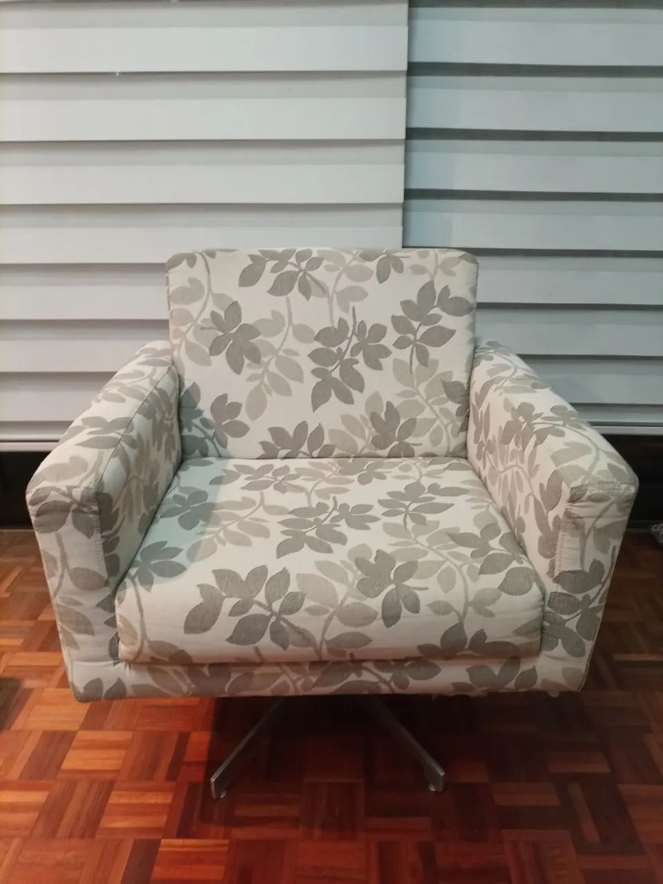 Poltrona Giratória 77C x 67L x 90A
